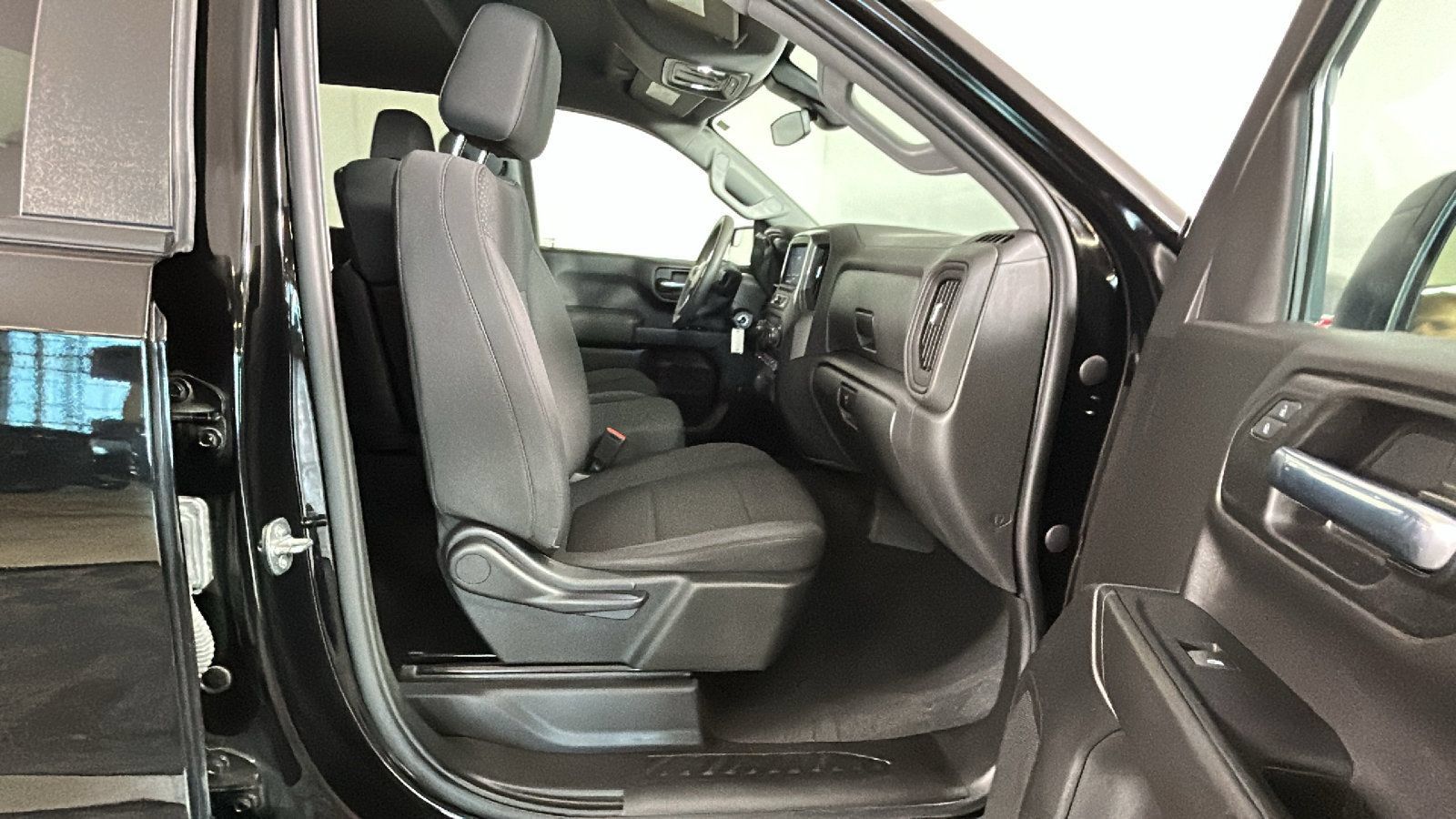 Used 2022 Chevrolet Silverado 1500 Custom Trail Boss w/ Safety Confidence Package AWD/4WD image 33