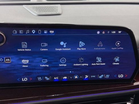 Used 2024 Chevrolet Traverse RS FWD image 18