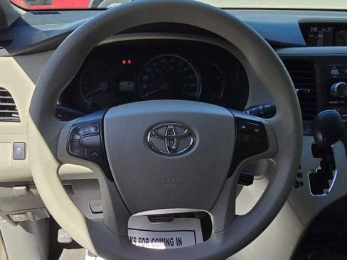 Used 2011 Toyota Sienna LE image 18