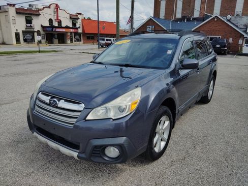 Used 2014 Subaru Outback 3.6R Limited w/ Moonroof Package AWD/4WD image 3