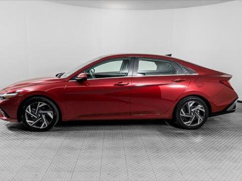 Used 2025 Hyundai Elantra SEL FWD image 3