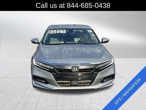 Used 2018 Honda Accord Touring image 2