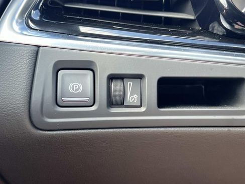 Used 2022 Cadillac XT6 Premium Luxury w/ LPO, Floor Liner Package AWD/4WD image 30