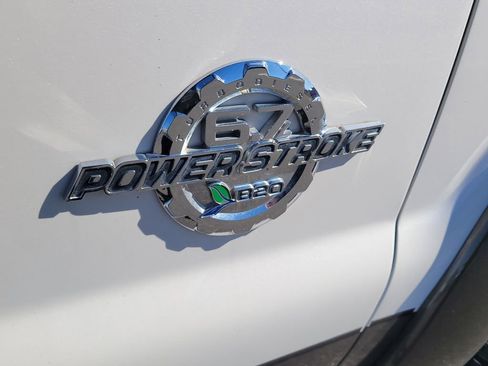 Used 2015 Ford F250 Lariat w/ Lariat Ultimate Package image 6