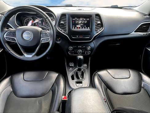 Used 2019 Jeep Cherokee Latitude Plus w/ Cold Weather Group image 7