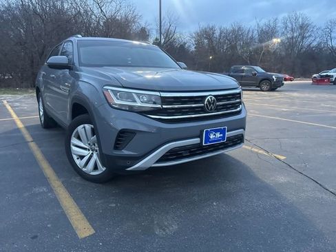 Used 2020 Volkswagen Atlas Cross Sport SE w/ Panoramic Sunroof Package image 3