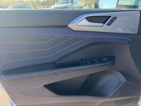 New 2026 Volkswagen Taos SEL AWD/4WD image 9