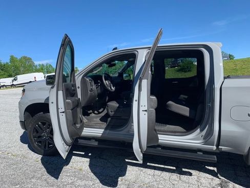 Used 2025 Chevrolet Silverado 1500 Custom Trail Boss w/ Dark Appearance Package AWD/4WD image 17
