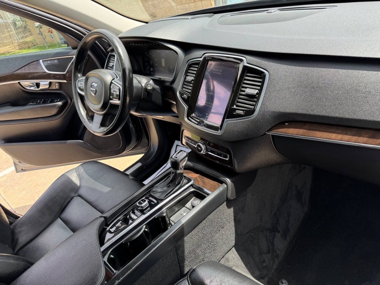 Used 2017 Volvo XC90 T6 Momentum w/ Vision Package AWD/4WD image 29