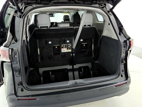 Certified 2024 Toyota Sienna XLE FWD image 20