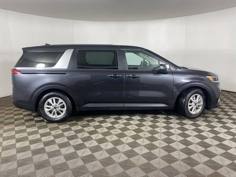 Used 2023 Kia Carnival LX image 4