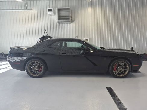 Used 2022 Dodge Challenger SRT Hellcat w/ Plus Package RWD image 2