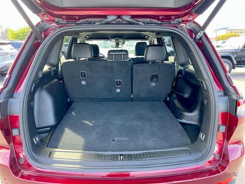 Used 2024 Jeep Grand Cherokee Altitude image 21