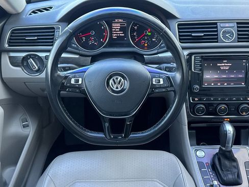 Used 2017 Volkswagen Passat 1.8T SE w/ SE Lighting Package image 27
