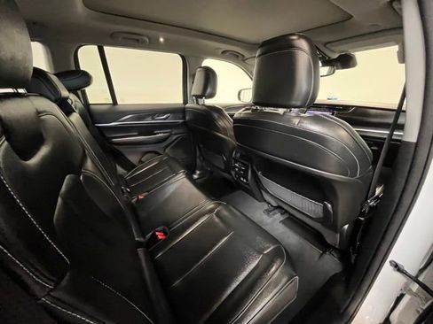 Used 2024 Jeep Grand Cherokee Limited image 12