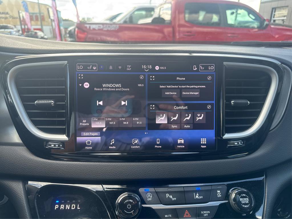 Used 2025 Chrysler Pacifica Select FWD image 11