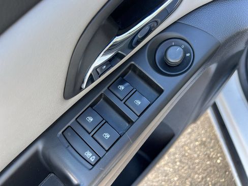 Used 2013 Chevrolet Cruze LS image 23