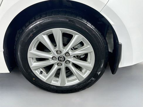 Used 2024 Toyota Corolla LE w/ LE Convenience Package FWD image 28