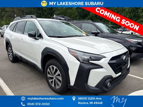 Used 2025 Subaru Outback Premium AWD/4WD image 1