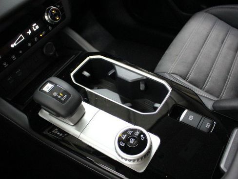 New 2026 Mitsubishi Outlander SE image 14