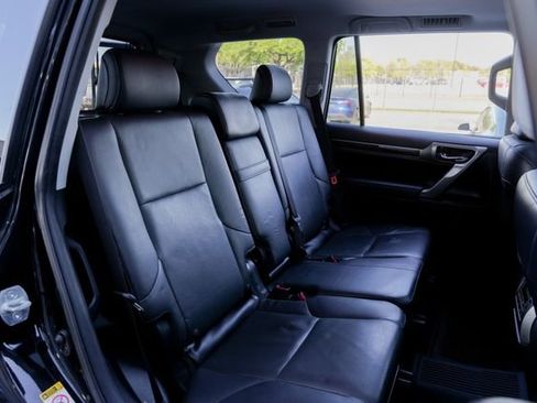 Used 2018 Lexus GX 460 Premium w/ Premium Package image 36