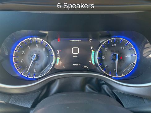 Used 2021 Chrysler Pacifica Touring-L image 19