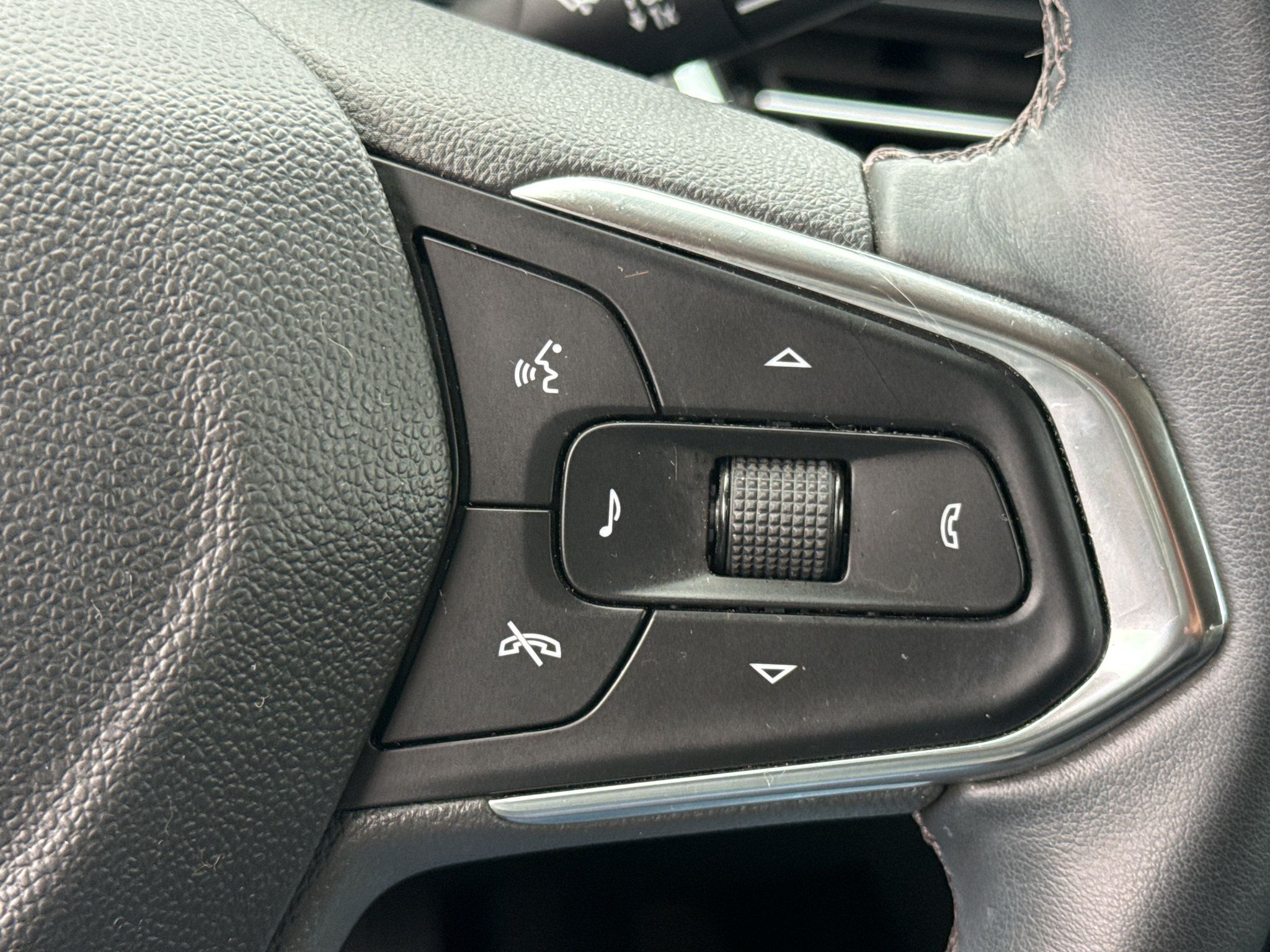 Used 2024 Chevrolet Trax ACTIV w/ Driver Confidence Package FWD image 19