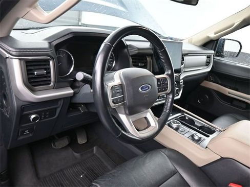 Used 2022 Ford Expedition XLT image 18
