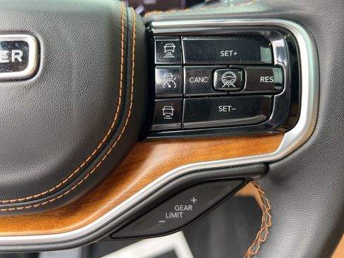 Used 2023 Jeep Grand Wagoneer Series III AWD/4WD image 16