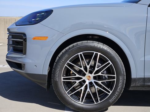 Certified 2025 Porsche Cayenne image 13
