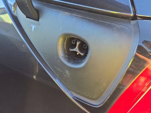 Used 2024 Tesla Model Y Long Range AWD/4WD image 11