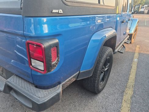 Used 2021 Jeep Gladiator Sport AWD/4WD image 12
