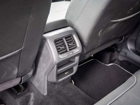 Used 2023 Volkswagen Taos SE image 15