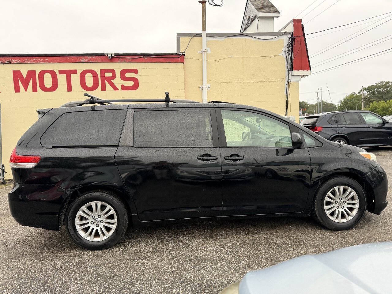Used 2011 Toyota Sienna XLE FWD image 9