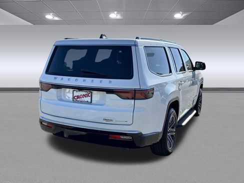 Used 2024 Jeep Wagoneer Series II w/ Flexible Seating Group RWD image 3