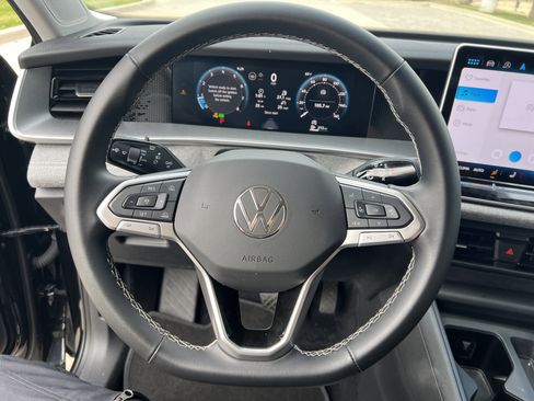 Used 2025 Volkswagen Tiguan S image 17