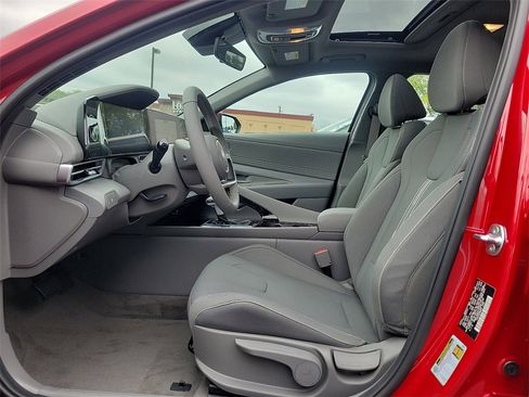 Used 2025 Hyundai Elantra SEL image 6
