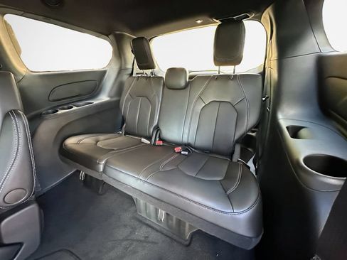 New 2026 Chrysler Pacifica Select FWD image 23
