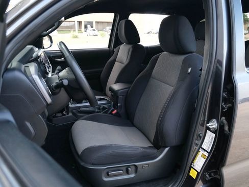 Used 2021 Toyota Tacoma TRD Off-Road image 19