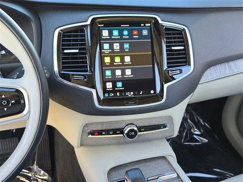 Used 2024 Volvo XC90 B6 Plus image 28