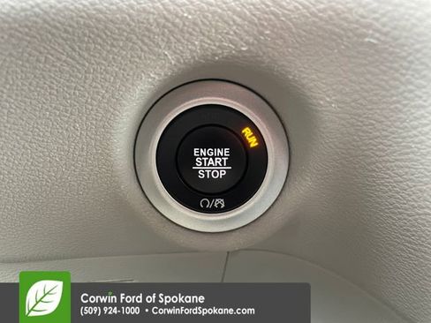 Used 2024 Chrysler Pacifica Touring-L image 31