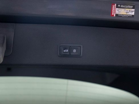 Used 2022 Audi e-tron S Prestige w/ Prestige Package image 33