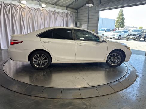 Used 2016 Toyota Camry SE FWD image 4