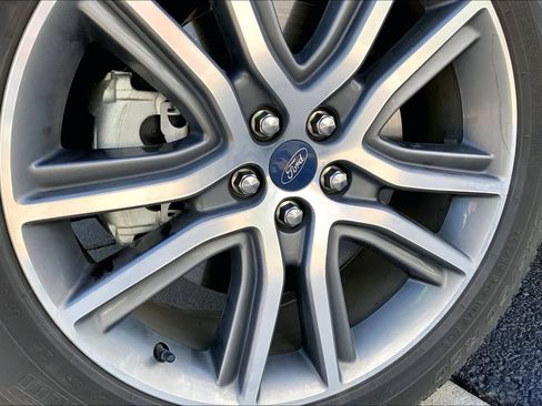 Used 2020 Ford Edge Titanium w/ Equipment Group 301A AWD/4WD image 3