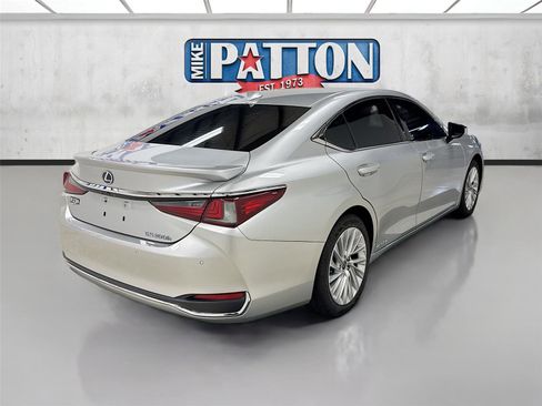 Used 2019 Lexus ES 300h w/ Luxury Package image 7