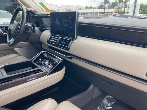 Used 2023 Lincoln Navigator L Reserve image 11