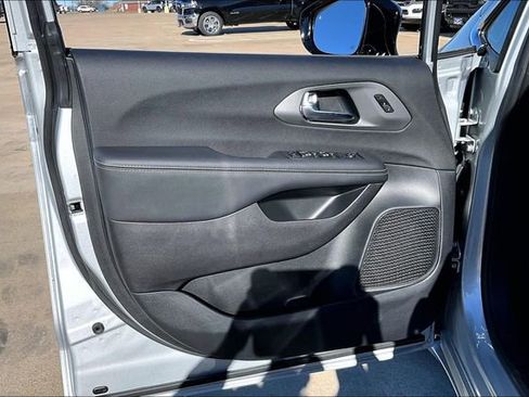 New 2026 Chrysler Pacifica Select image 10