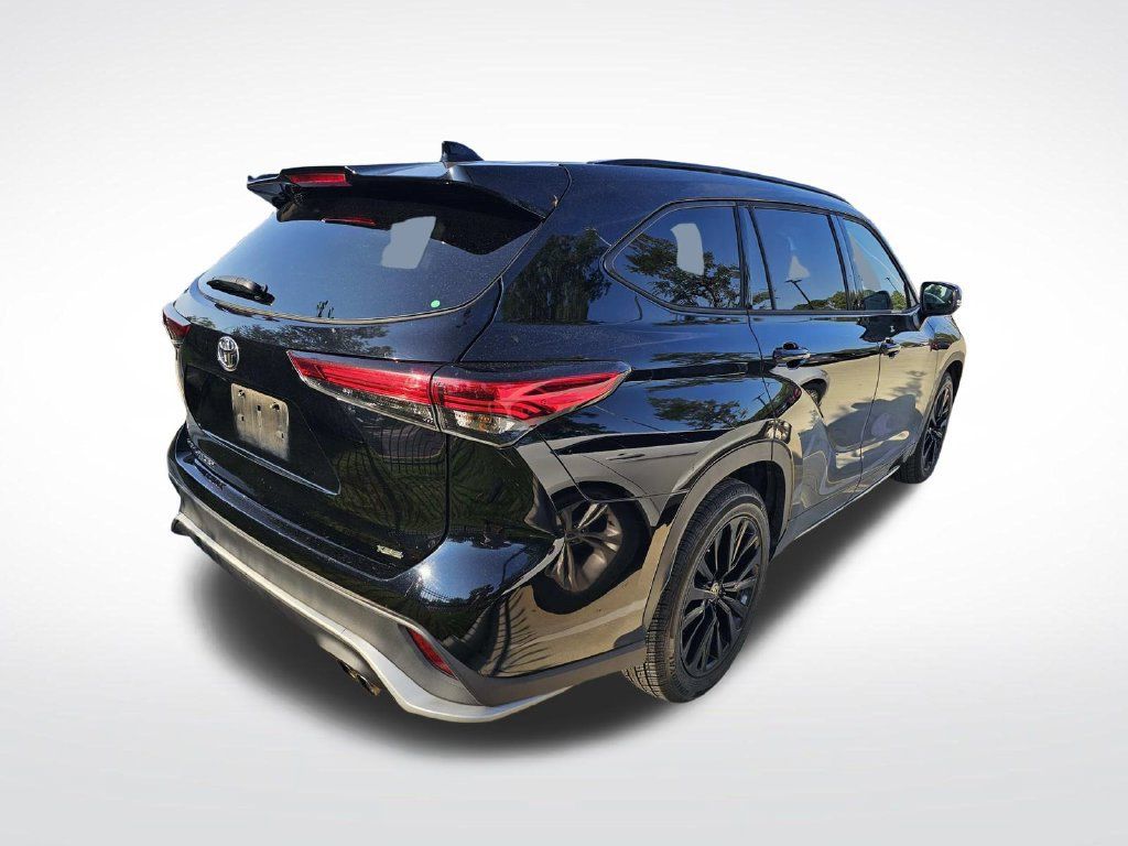 Used 2023 Toyota Highlander XSE FWD image 21