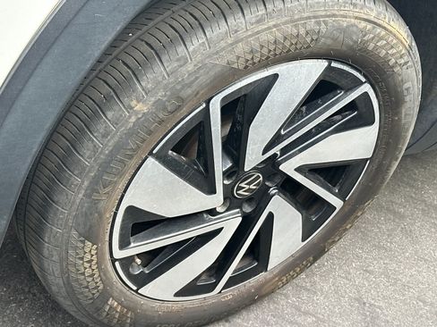 Used 2025 Volkswagen Atlas SE FWD image 9