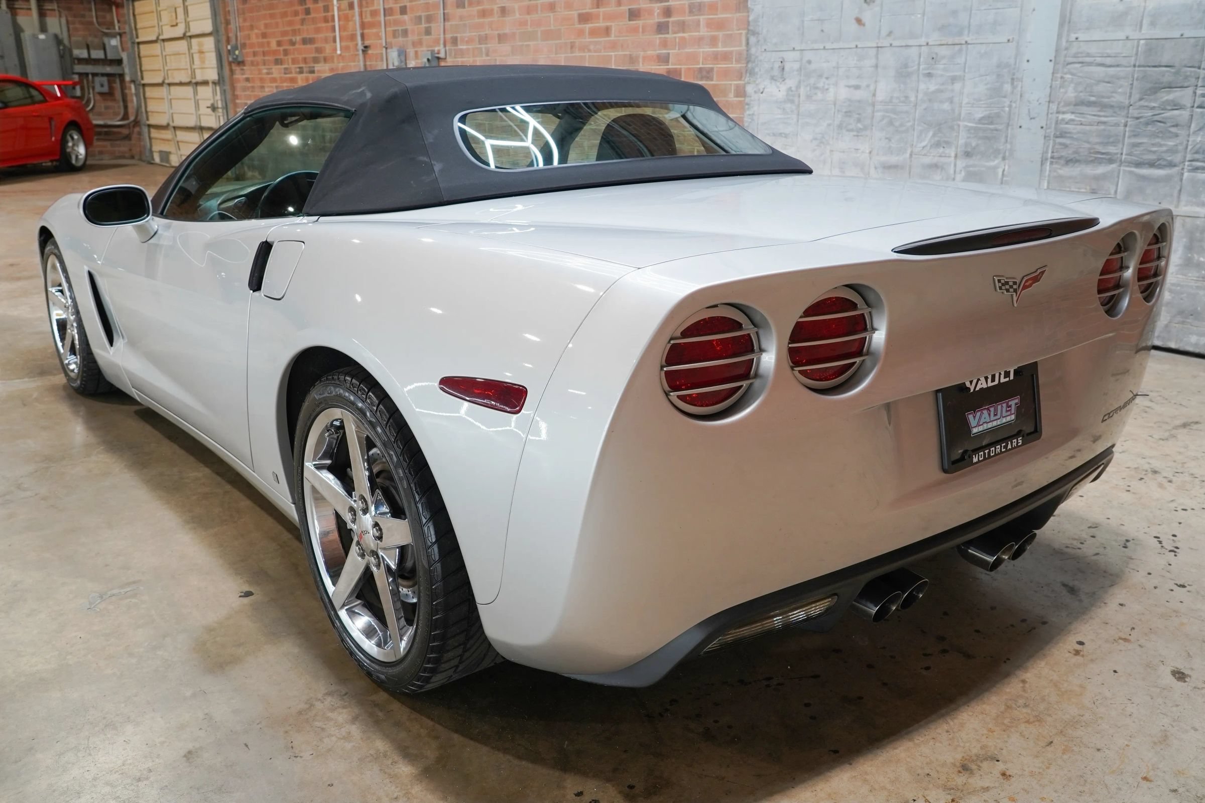 Used 2006 Chevrolet Corvette Coupe w/ Preferred Equipment Group RWD image 18